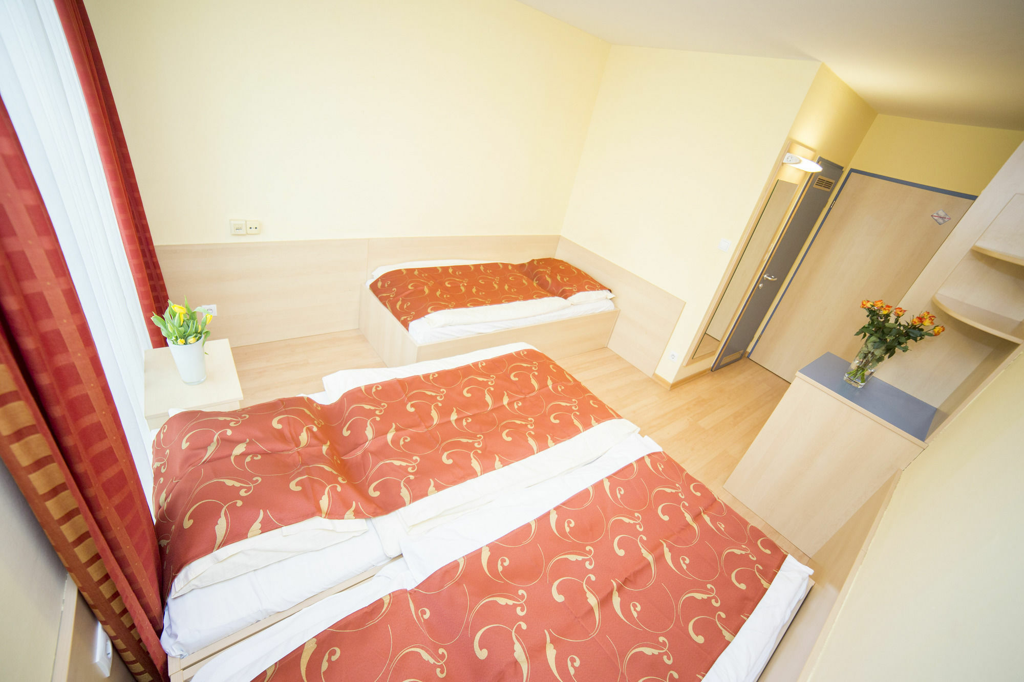 Mynext - Westbahnhof Hostel One Wien Ngoại thất bức ảnh